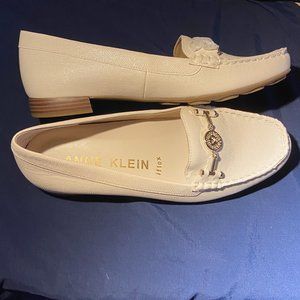 Anne Klein iflex White Loafers 8½ M